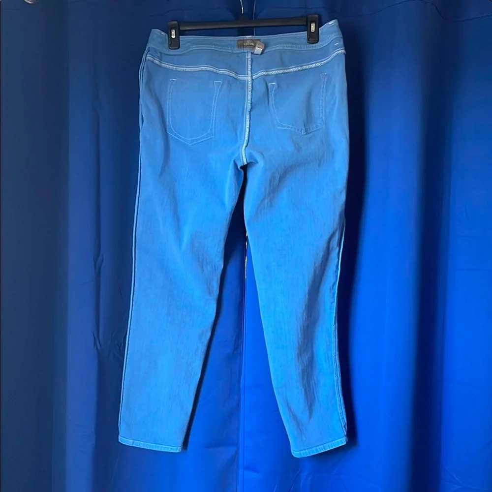 Chico's So Slimming Jeans –‎ Size 2.5  Flattering Tummy Control Denim
